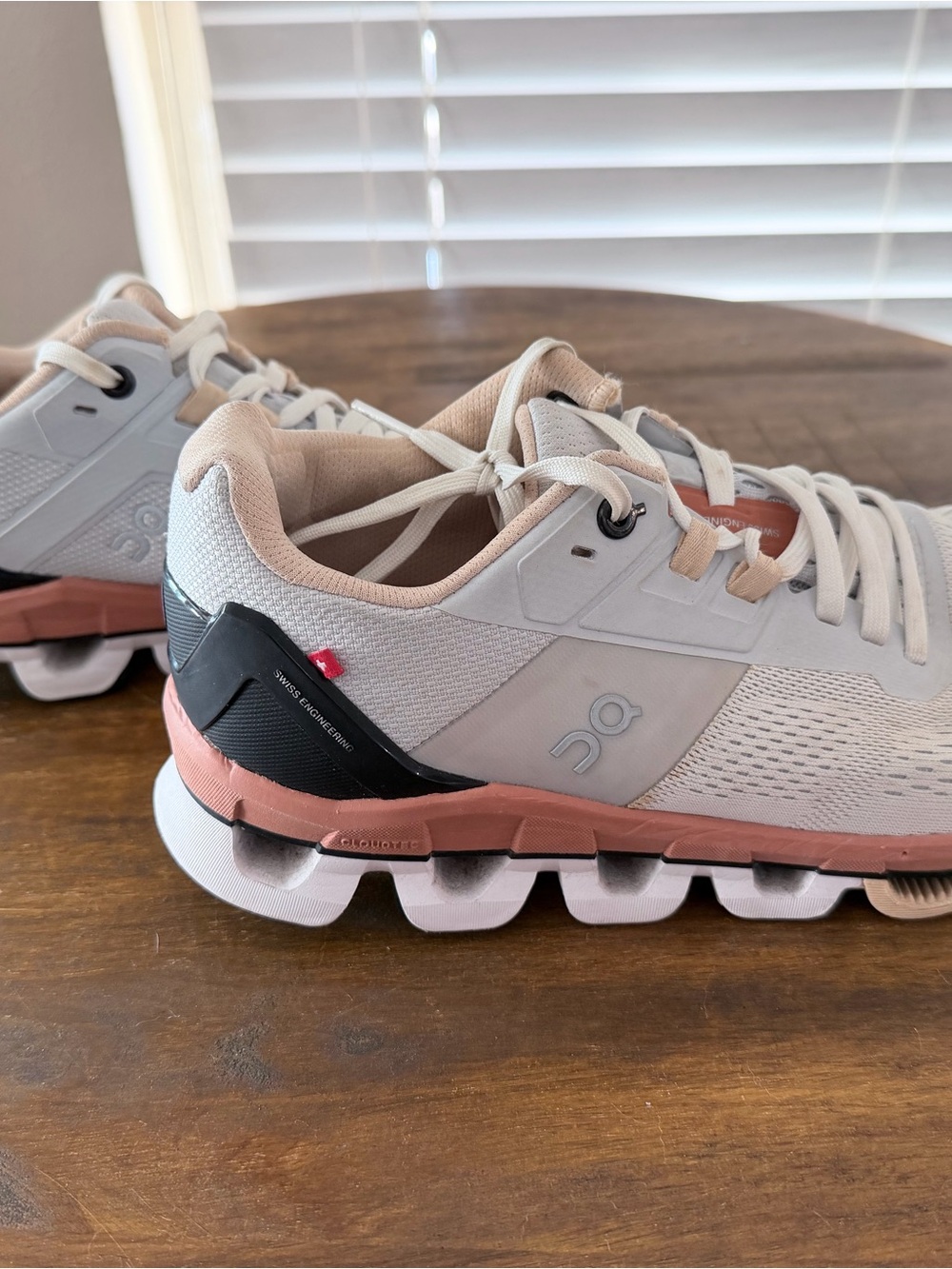 On CloudTec Women’s Mesh Lace Up Low Top Athletic Sneakers White Pink Black 7.5